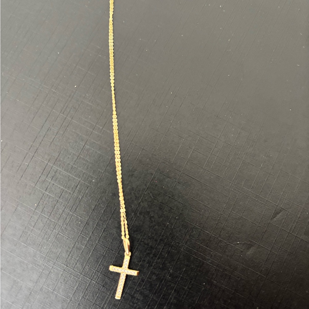 Elegant Gold Cross Pendant Necklace